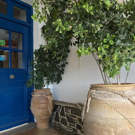 To Votsalo-beach Side & Taverna Spoa