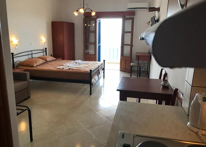 Hotel To Votsalo-beach Side & Taverna Spoa