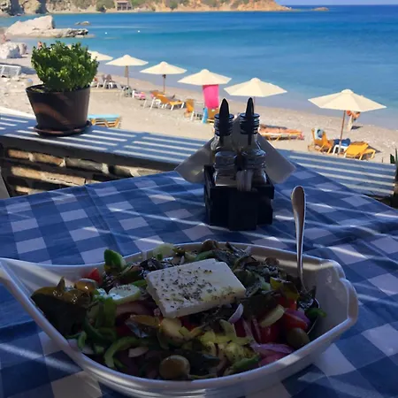 Отель To Votsalo-beach Side & Taverna Spoa