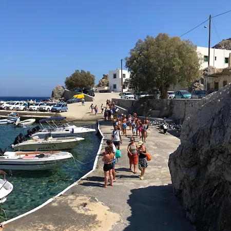 Отель To Votsalo-beach Side & Taverna Spoa