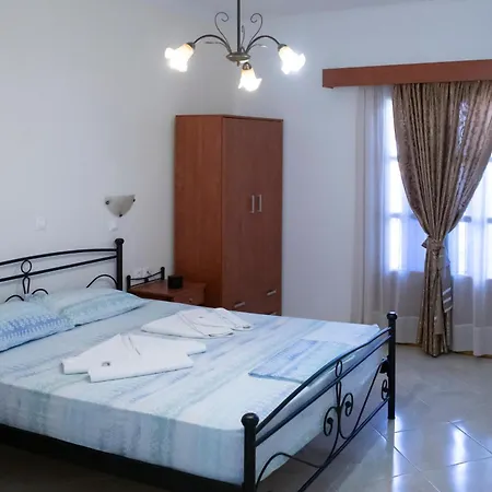 To Votsalo-beach Side & Taverna Spoa